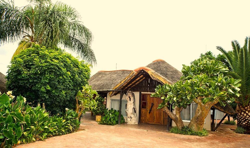 Cest Si Bon Hotel Otjiwarongo Esterno foto