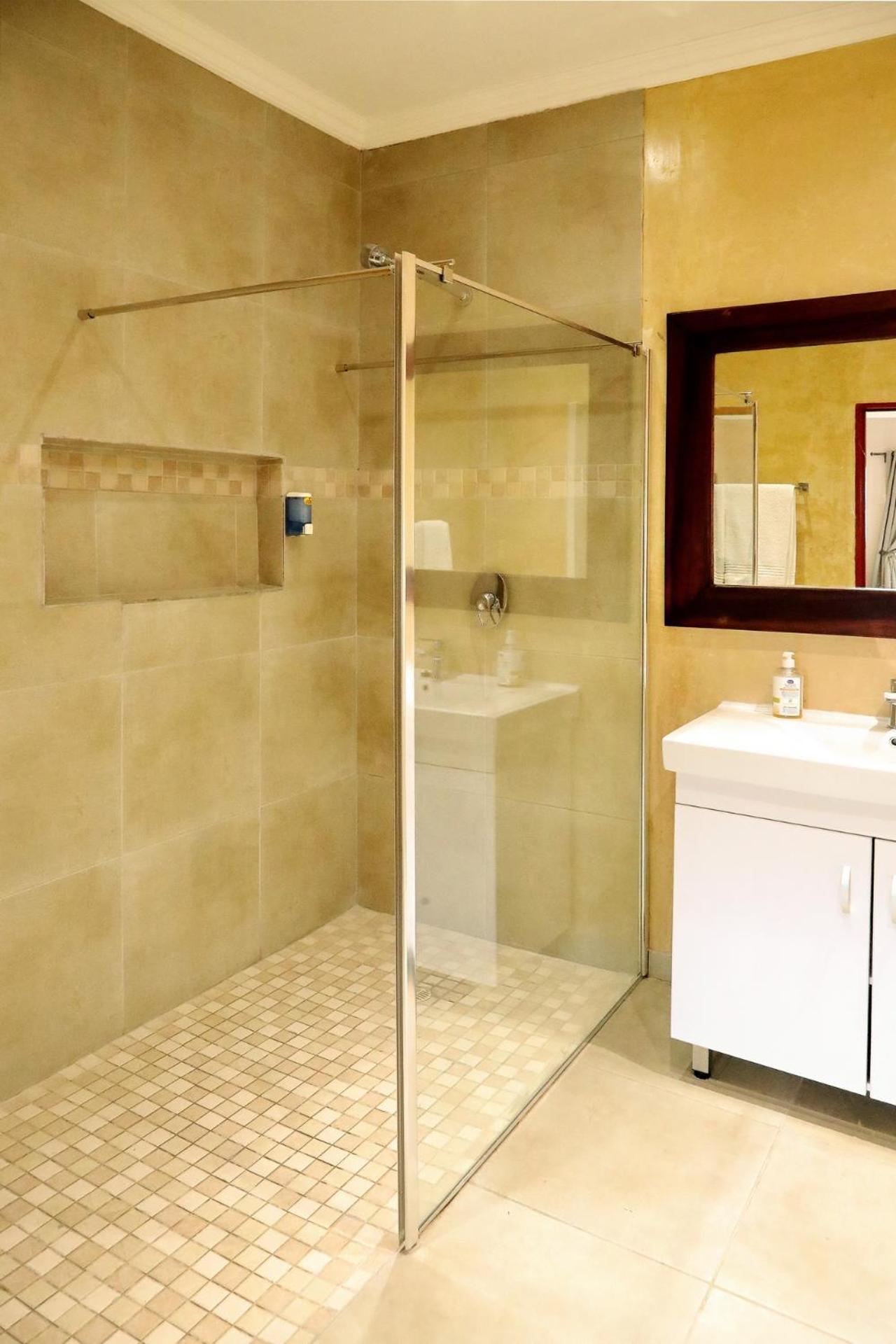 Cest Si Bon Hotel Otjiwarongo Esterno foto