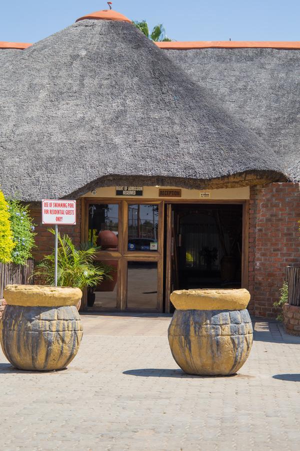 Cest Si Bon Hotel Otjiwarongo Esterno foto