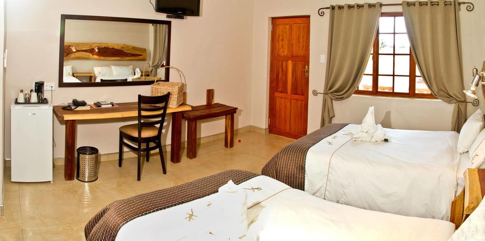 Cest Si Bon Hotel Otjiwarongo Esterno foto