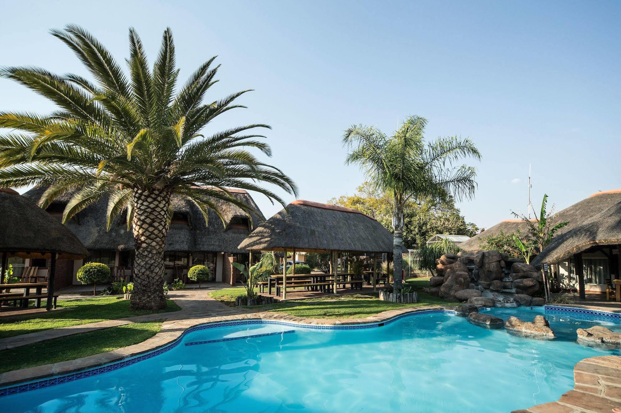 Cest Si Bon Hotel Otjiwarongo Esterno foto