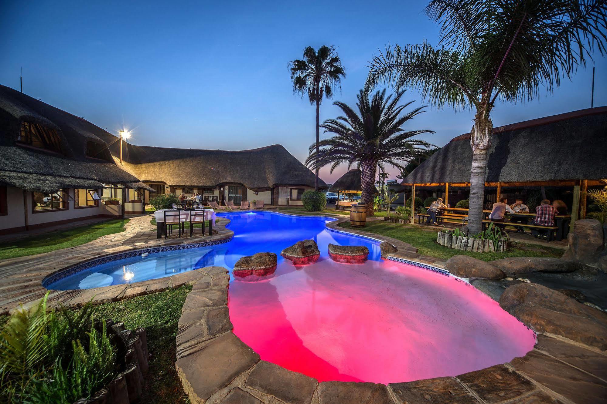 Cest Si Bon Hotel Otjiwarongo Esterno foto
