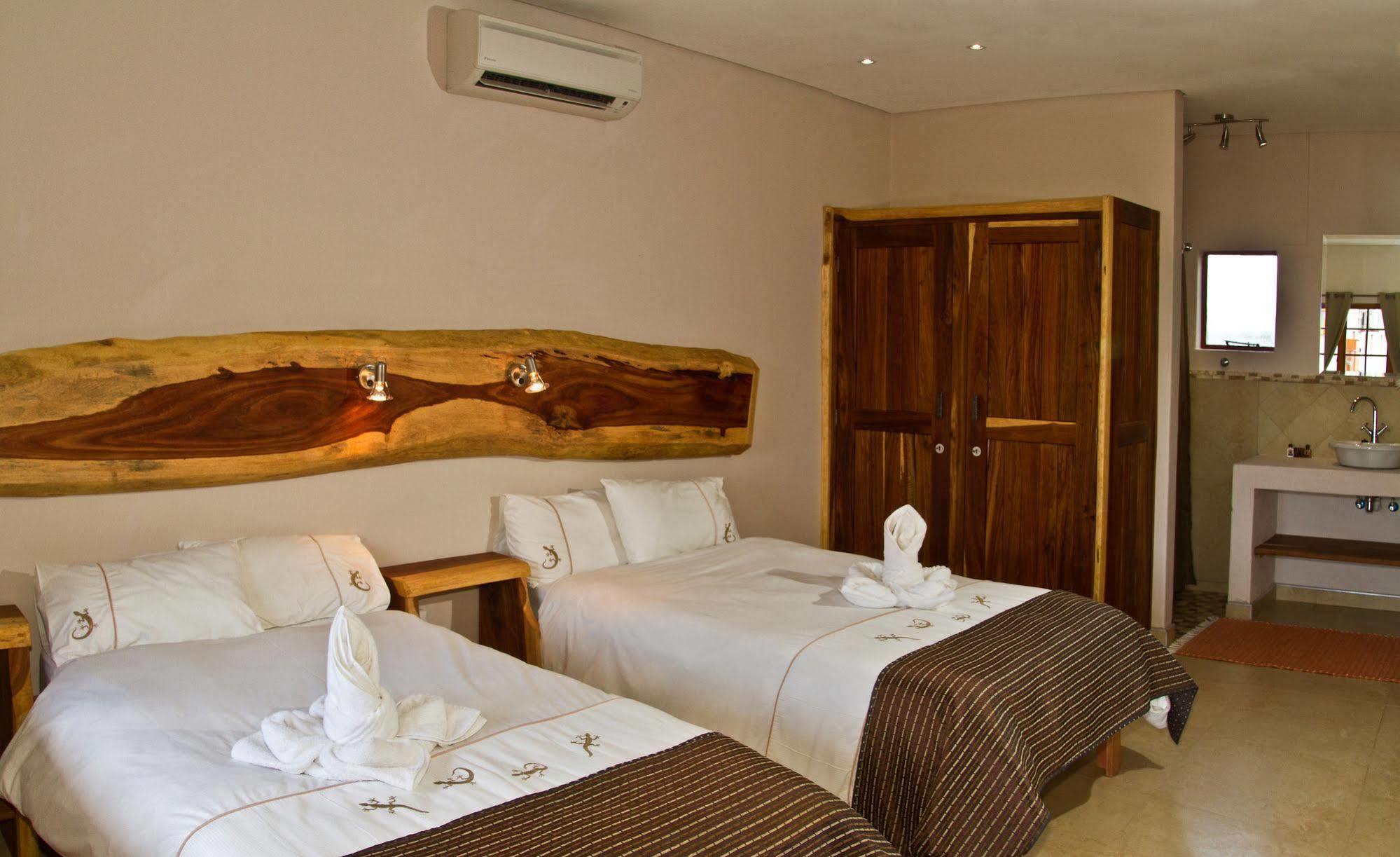 Cest Si Bon Hotel Otjiwarongo Esterno foto