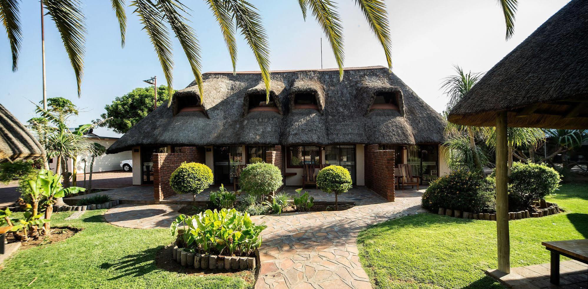 Cest Si Bon Hotel Otjiwarongo Esterno foto