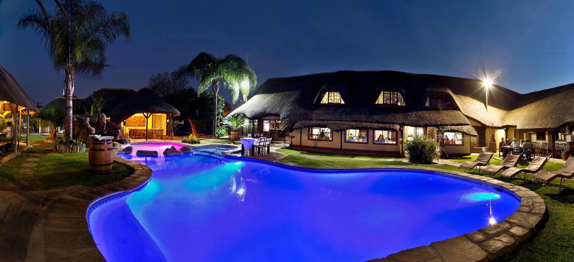 Cest Si Bon Hotel Otjiwarongo Esterno foto