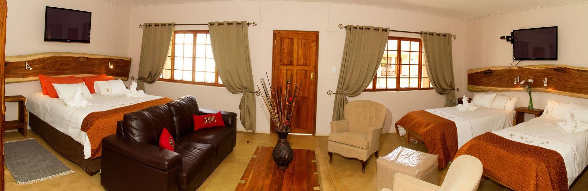 Cest Si Bon Hotel Otjiwarongo Esterno foto